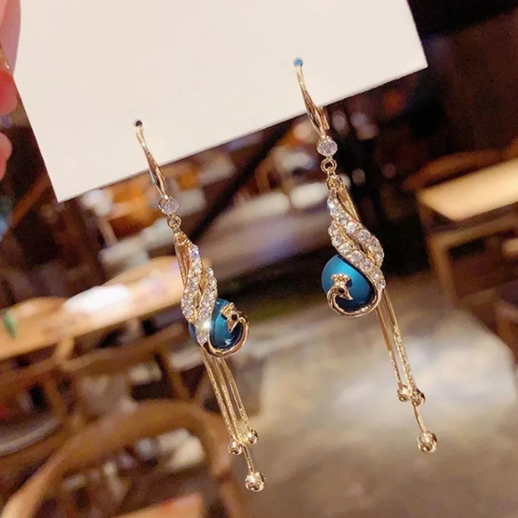 🎀Stunning Blue Pearl Peacock Tassel Earring - Picture 3 of 6